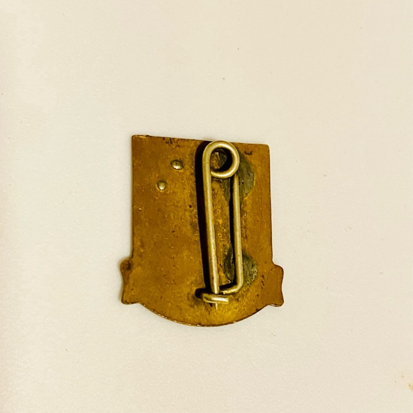 Vintage WWII Technical Training Pin-Back - Picture 3 of 4